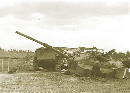 המלחמה מתחילה גדוד - 53 מג"ד עודד ארז ז"ל - היה פרוס בפרוץ הקרבות כדלקמן: פלוגה ג' בפיקודו של עוזי אריאלי, פחות מחלקה שהועברה ת"פ לסמג"ד, נערכה כך: עוזי עם שני טנקים בין מוצב 115 ל 114 בבוטמיה.