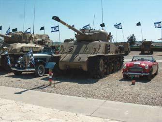המכוניות, הכוללות סמלים המזוהים עם מדינת ישראל ויהדות העולם. לנתב"ג הגיעו 50 משתתפים ב 23 מכוניות.
